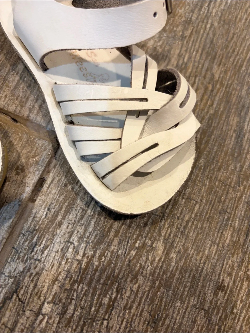 Sun San strap wees white sandals baby size 4